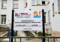 Façade maison départementale des solidarités à Carcassonne.