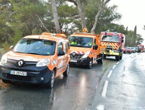 agents des routes et sapeurs-pompiers audois sur le terrain durant la tempête Nils