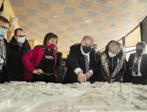 Le maire de Villegailhenc Michel Proust a détaillé le projet de reconstruction de la commune et du pont.