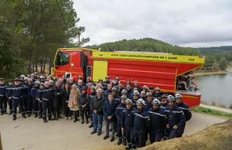 Remise de 11 camions citernes aux pompiers de l'Aude