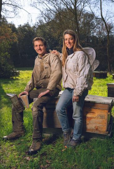 Jacinthe Jean et Paul Luttge, apiculteurs à Saint-Hilaire.