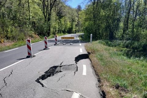 La chaussée de la RD 118 s'est affaissée, à l'entrée de Quillan, suite aux intempéries de janvier et février 2026.