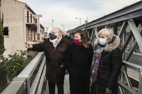 Carole Delga, Hélène Sandragné, Michel Proust sur le pont de Villegailhenc