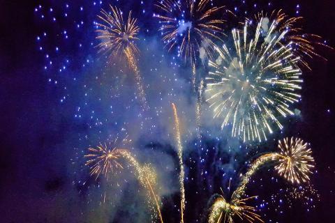 fireworks-g8632a4fae_1920