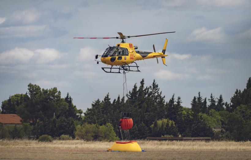 hélicoptère bombardier d'eau