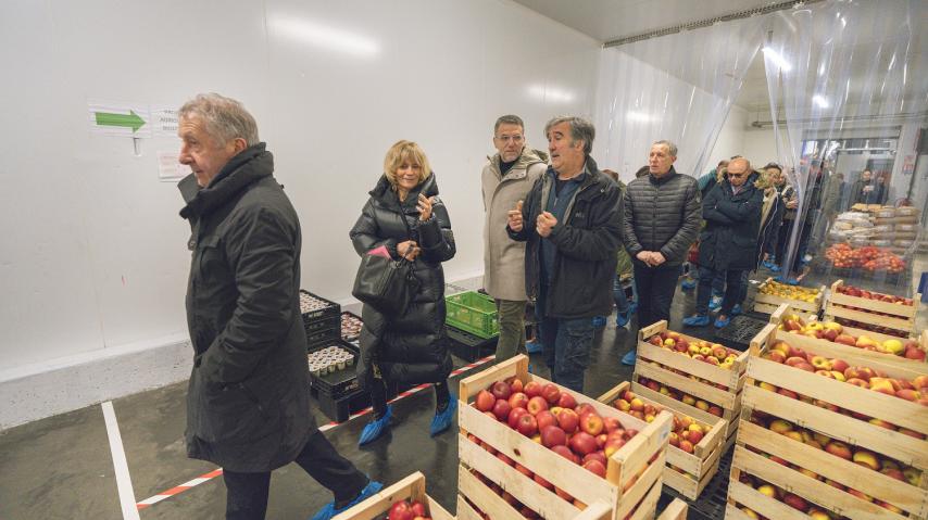 Hélène Sandragné lors de sa visite de la plateforme logistique L'Aude à table