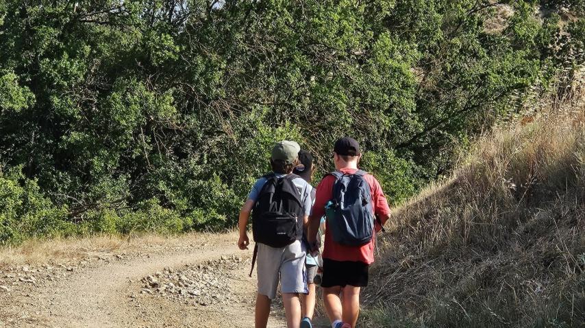 sentier un chemin une école à Marseillette