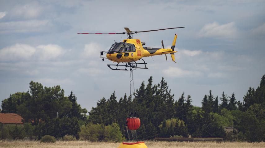 hélicoptère bombardier d'eau